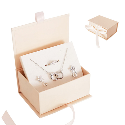 Impression offset rigide de boîtes de fermeture magnétique d'emballage de bijoux du vêtement 4C
