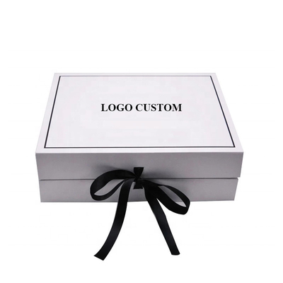 acheter Le tissu BT a adapté la boîte aux besoins du client de papier plate de Flip Top String Ribbon Handle de boîte de cadeau de ruban de hardpaper de boîte-cadeau pliables de carton online manufacture