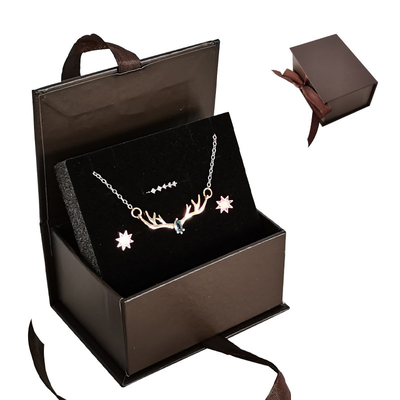 acheter Boîte à bijoux magnétique de papier de collier avec la poignée de gros-grain online manufacture
