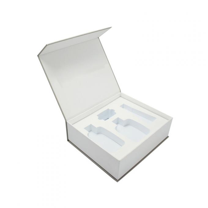 Boîte-cadeau magnétique rigide de C1S C2S de parfum d'emballage de boîte d'insertion blanche de mousse 1