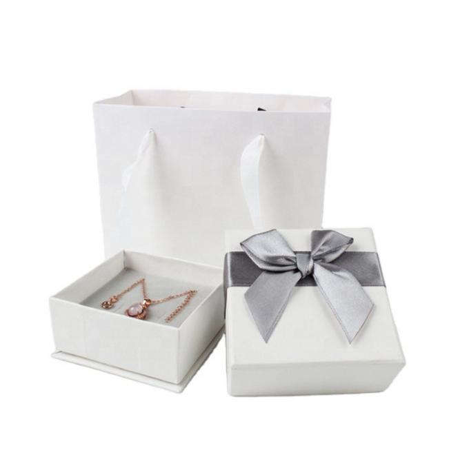 Pancific garnissent en cuir les boîte-cadeau carrés de bijoux pour des femmes s'assemblant la boursouflure à l'intérieur 2